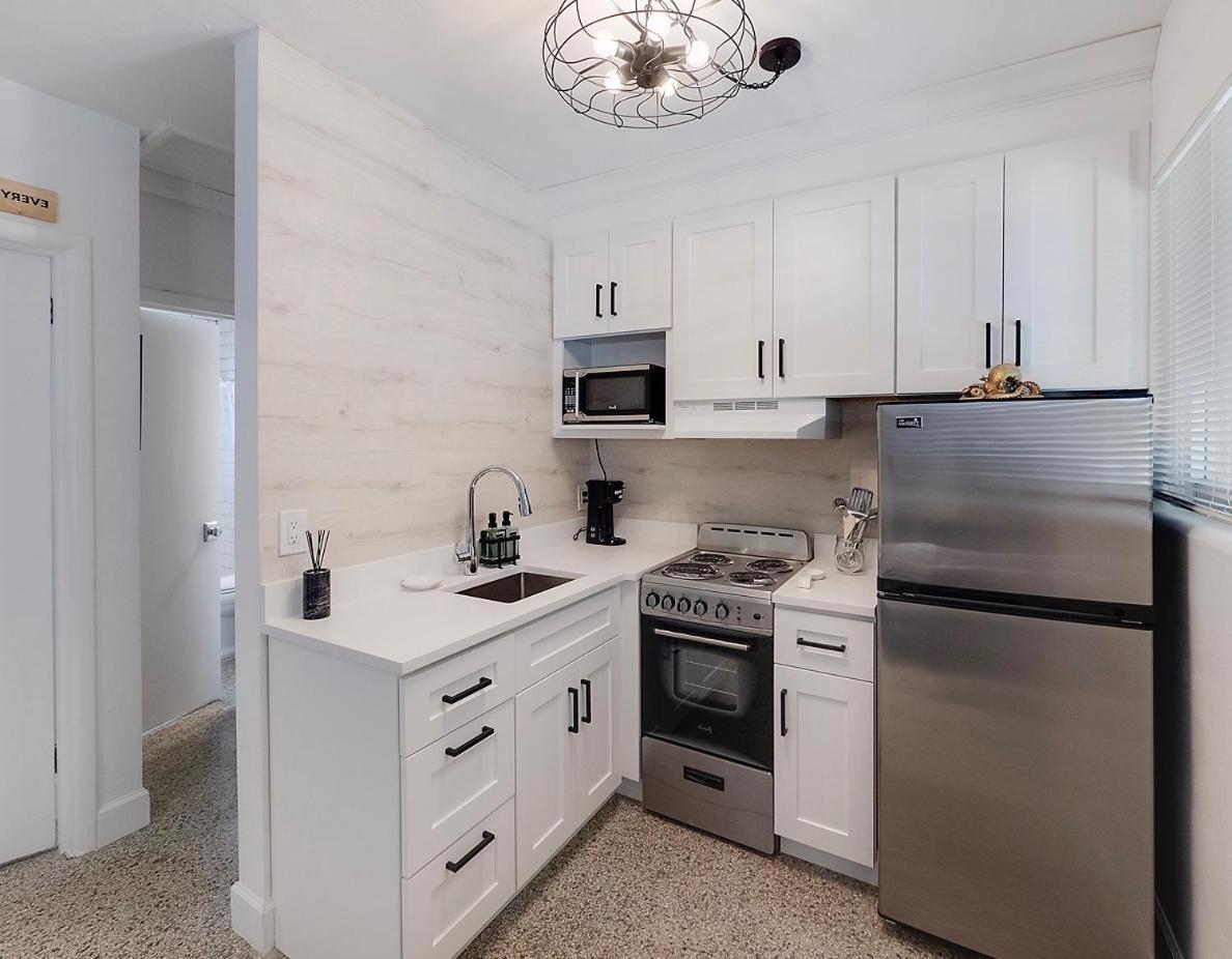 Beautiful 1 Bedroom Steps To The Beach! West Palm Beach Exteriör bild