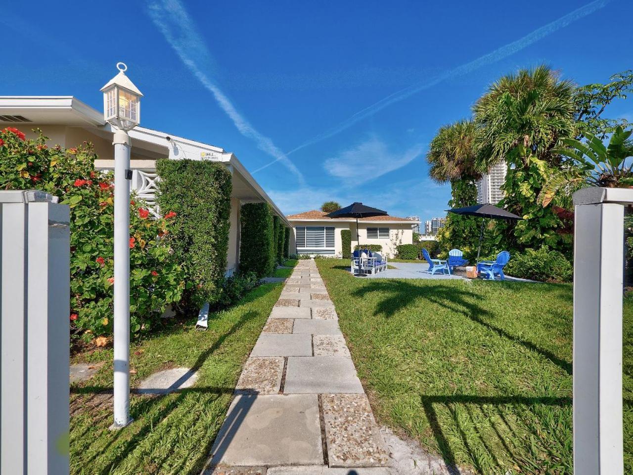 Beautiful 1 Bedroom Steps To The Beach! West Palm Beach Exteriör bild